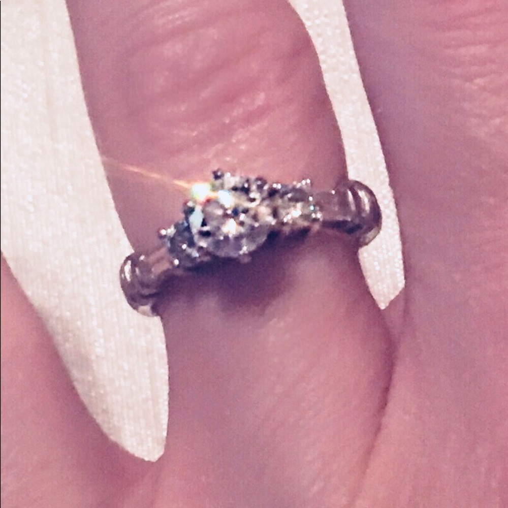 FABULOUS ❤️💍 1.25 CTW DIAMOND RING - Picture 2 of 2